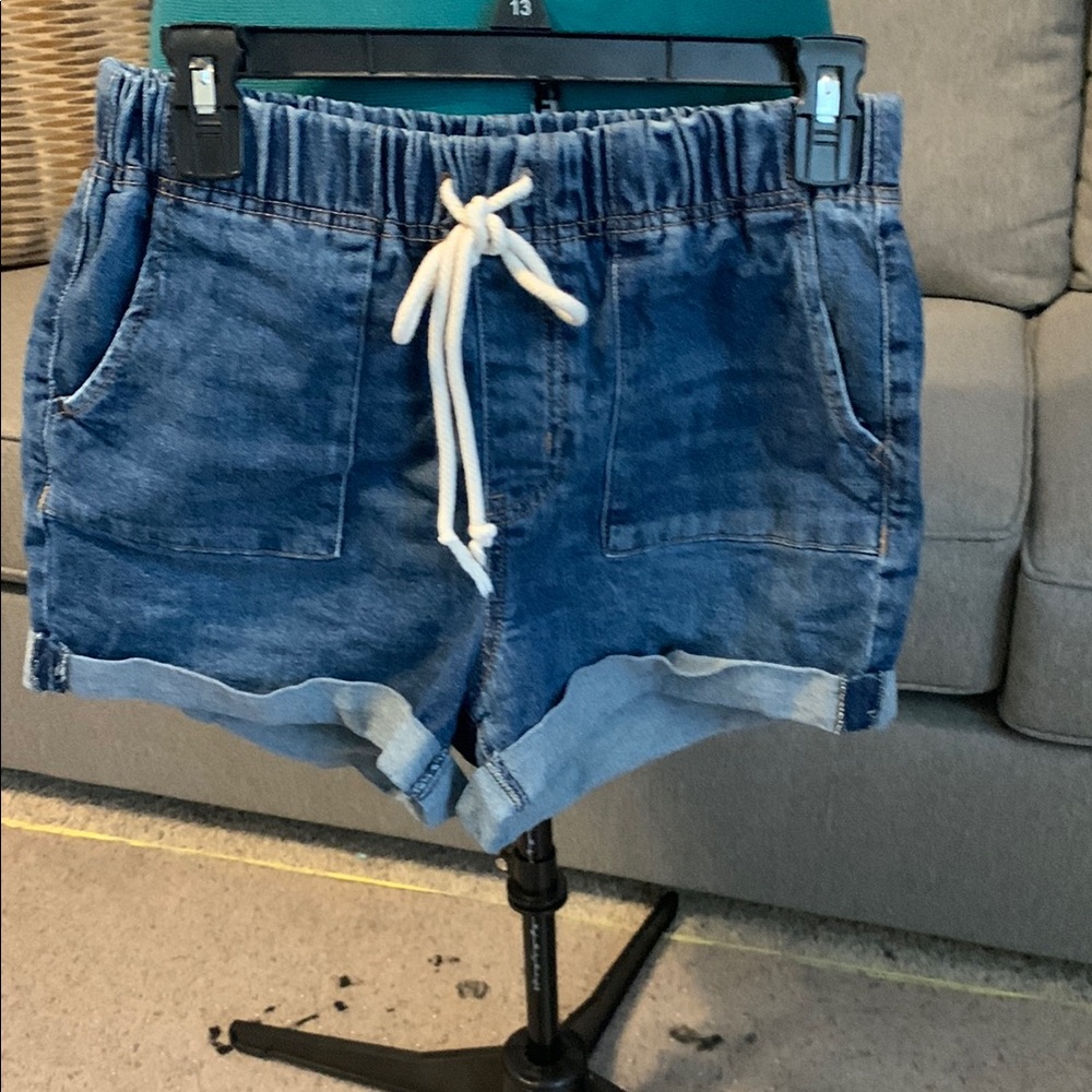 No Boundaries Blue Jean Shorts with Drawstring Waist and Frayed Hem